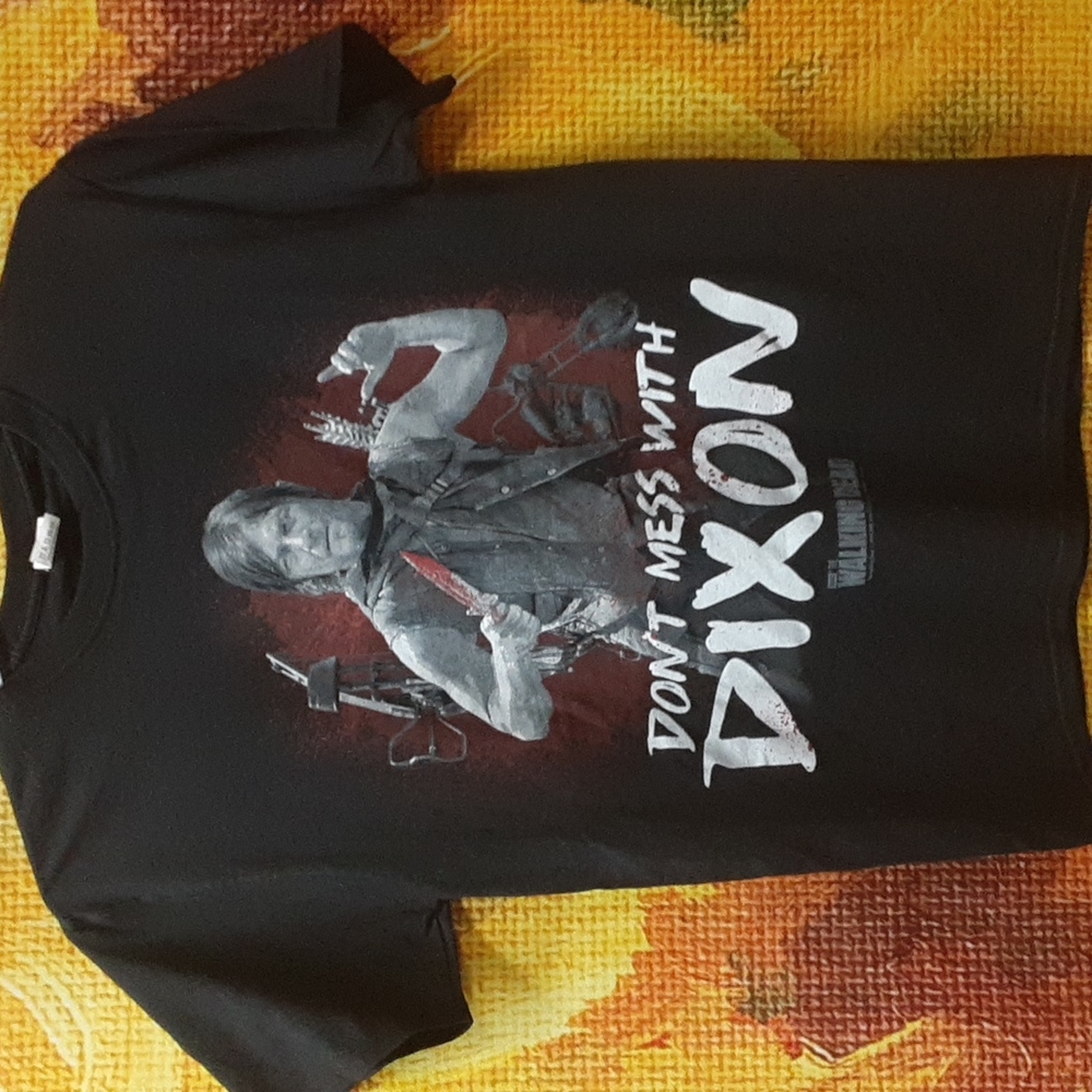 Don't Mess With Dixon Black and Red Size Medi Walking Dead Tshirt. Norman Reedus